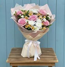 Букет цветов из:  Гвоздики, Орхидеи и Розы #REPLACE_PRED# Бирюсинске