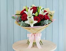 Букет цветов из:  Лилии и Розы в Бирюсинске