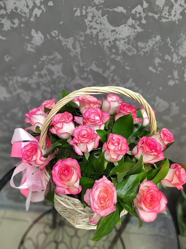 Цветочная композиция из Розы в корзине в Бирюсинске