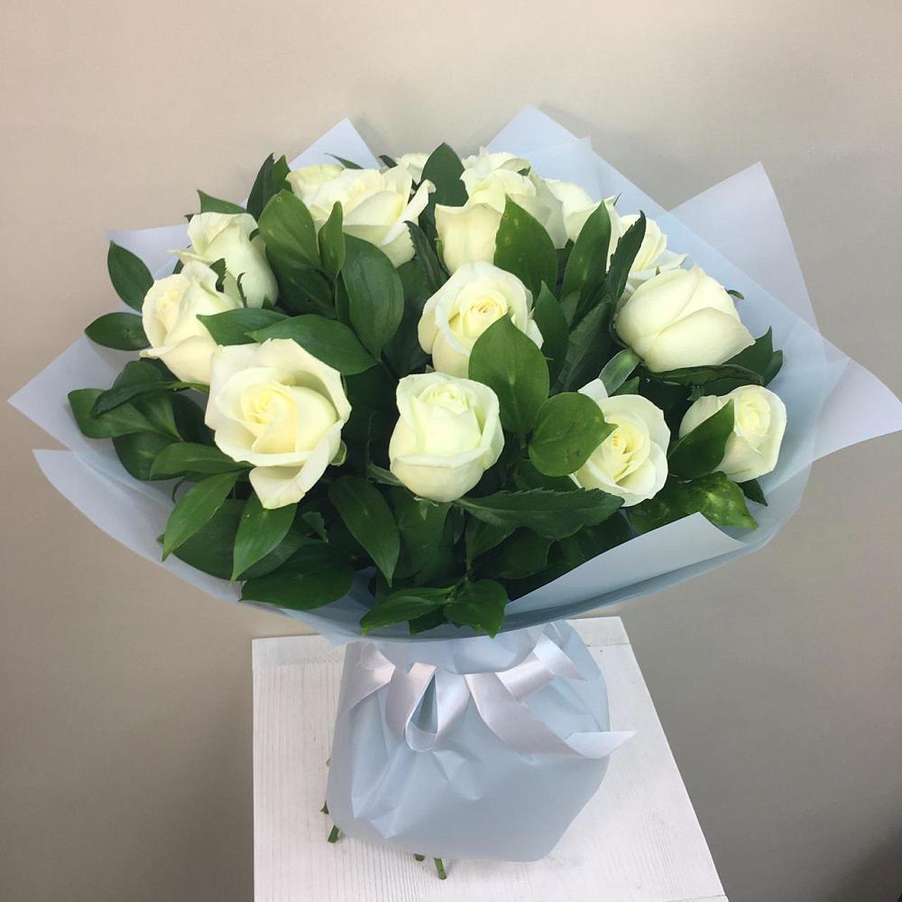 Букет 15 Белых роз Проуд в Бирюсинске