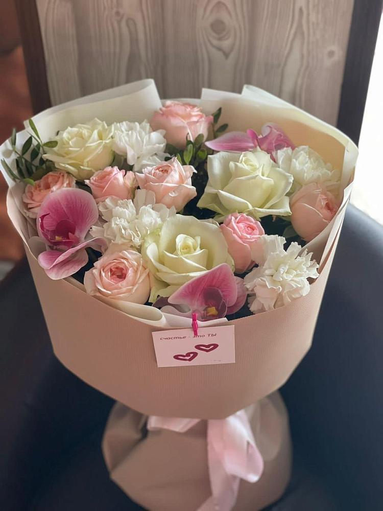 Букет цветов из: Орхидеи, Розы и Гвоздики в Бирюсинске