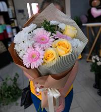 Букет цветов из:  Герберы, Розы и Хризантемы в Бирюсинске