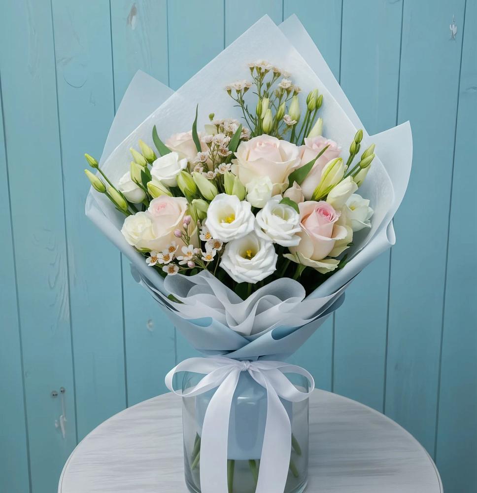 Букет цветов из: Розы и Лизиантусы в Бирюсинске