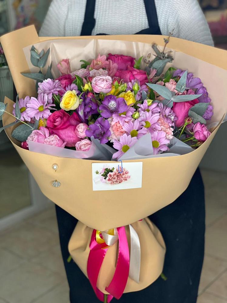 Букет цветов из: Хризантемы, Гвоздики и Альстромерии в Бирюсинске