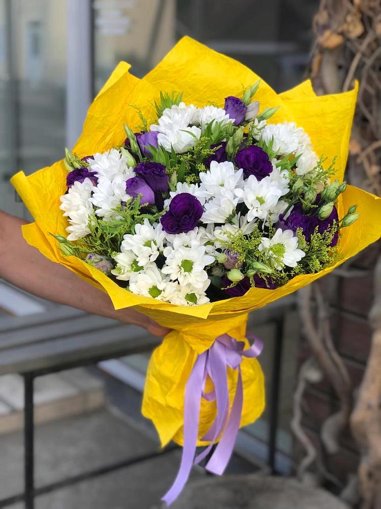 Букет цветов из: Ирисы, Хризантемы и Ромашки в Бирюсинске