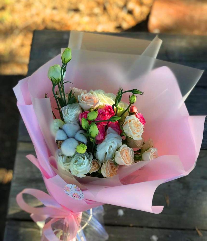 Букет цветов из: Розы и Лизиантусы в Бирюсинске