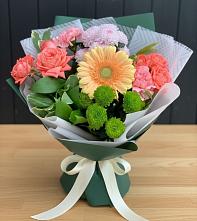 Букет цветов из:  Гвоздики, Розы, Герберы и Хризантемы #REPLACE_PRED# Бирюсинске