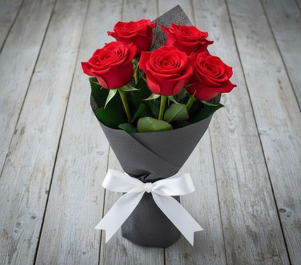Букет 5 Красных роз Эдлесс Лав в Бирюсинске