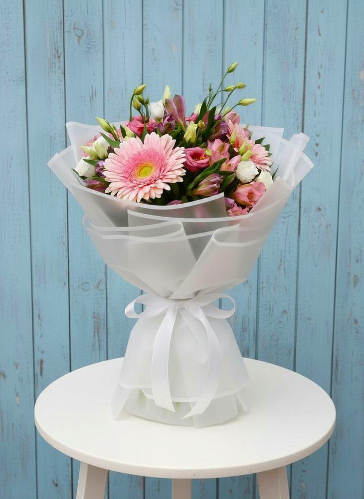 Букет цветов из: Герберы, Альстромерии и Лизиантусы в Бирюсинске