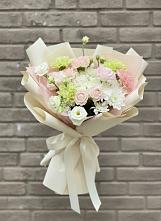 Букет цветов из:  Гвоздики, Розы, Лизиантусы и Хризантемы в Бирюсинске