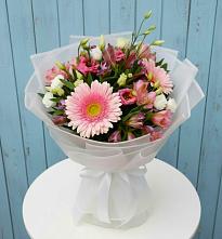 Букет цветов из:  Герберы, Альстромерии и Лизиантусы в Бирюсинске