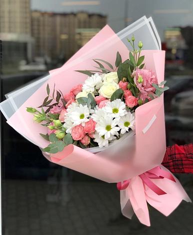 Букет цветов из: Розы, Лизиантусы и Хризантемы в Бирюсинске