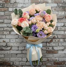 Букет цветов из:  Розы, Лизиантусы и Гвоздики в Бирюсинске