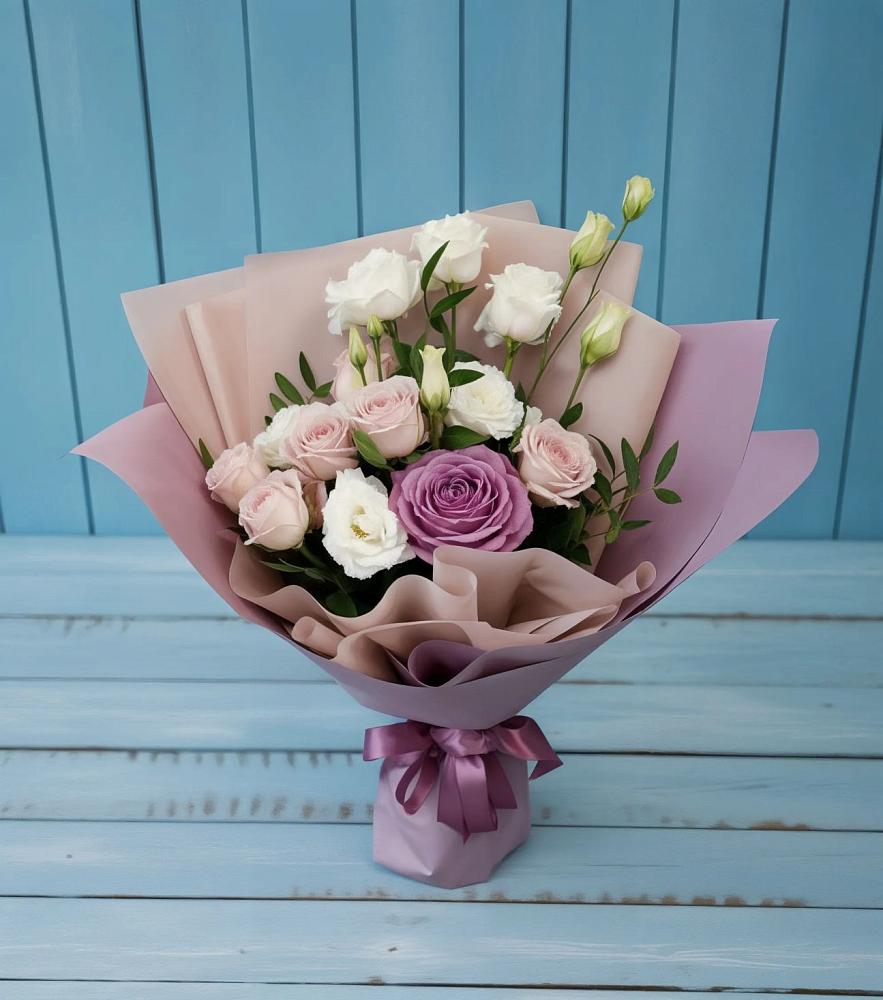 Букет цветов из: Розы и Лизиантусы в Бирюсинске